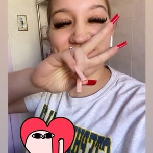 Meet your Posher, Kayla
